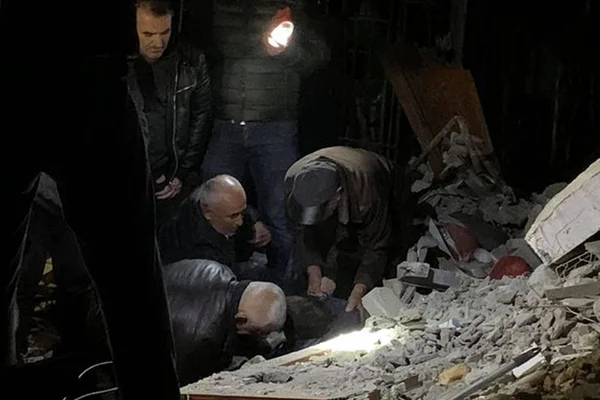 Terremoto de 6,4 graus deixa mortos, feridos e caos na Albânia