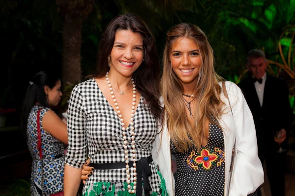 Beatriz Araújo e Victoria Henriques Beatriz Araújo e Victoria Henriques