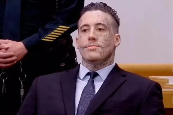 Imagem colorida, Wade Wilson condenado à pena de morte.