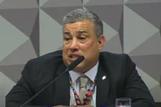 Presidente da Conafer, Carlos Alberto Ferreira Lopes, durante sessão da CPMI do INSS