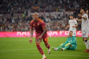 Wesley comemorando o gol diante da Roma