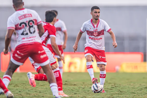 Imagem colorida da partida entre CRB x Vila Nova
