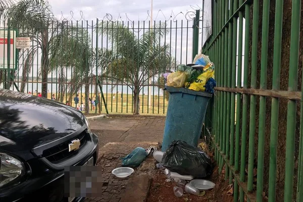 Moradores reclamam de tumulto e lixo em acesso a parque no Lago Sul