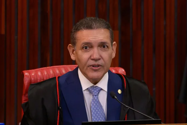 Nunes Marques nega tirar do ar propaganda de Lula que liga Flávio ao Master