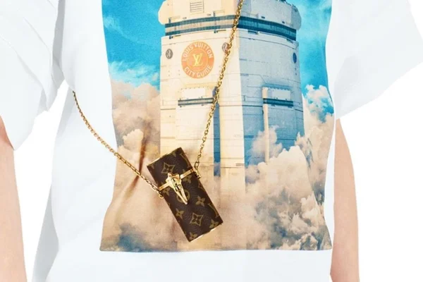 Nova it bag? Louis Vuitton lança case de batom com estampa clássica