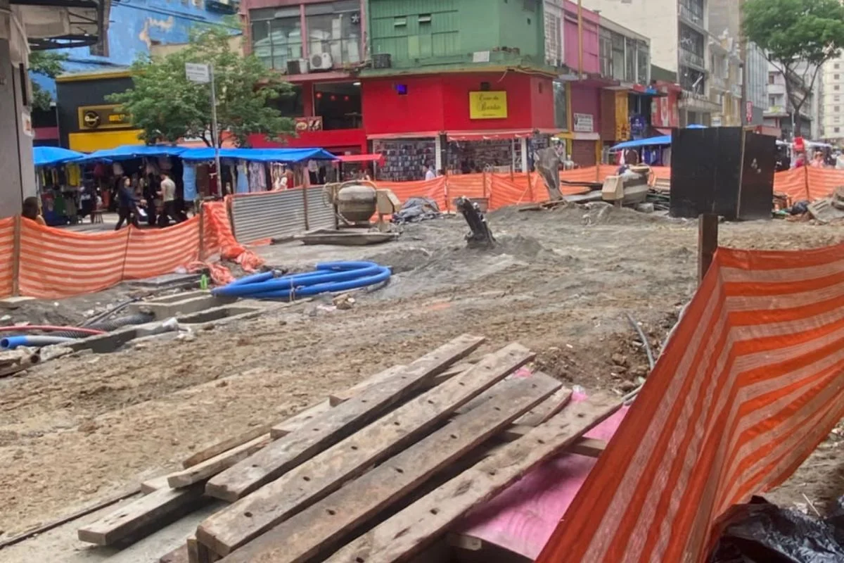 Atualização: Obras no calçadão de SP derrubam faturamento de comerciantes em até 70%