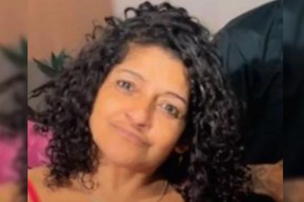 Imagem colorida mostra uma mulher de pele parda e cabelo preto. Rosângela Santos de Araújo, foi encontrada morta após suspeito confessar o crime por videoconferência e indicar o local onde o corpo - Metrópoles