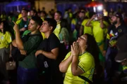 Em silêncio, apoiadores de Flávio deixam Esplanada após vitória de Lula - imagem 5 Em silêncio, apoiadores de Flávio deixam Esplanada após vitória de Lula - imagem 5