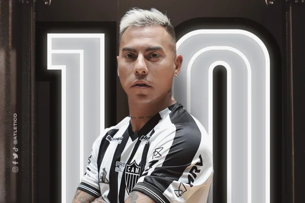 Eduardo Vargas com a camisa do Atlético-MG