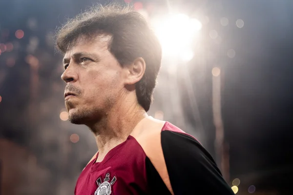 “Ele foi decisivo para a gente passar hoje”, diz Diniz sobre Memphis
