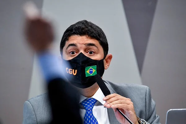 Postura de Rosário em depoimento irrita senadores: “Baixe a sua bola”
