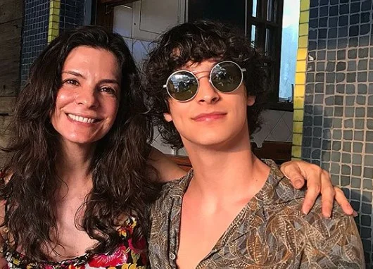 Ele é filho de Helena Ranaldi Ele é filho de Helena Ranaldi