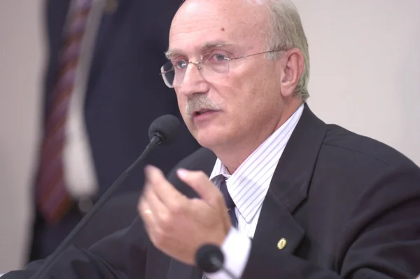Aliado de Cunha diz que será condutor exemplar na CCJ