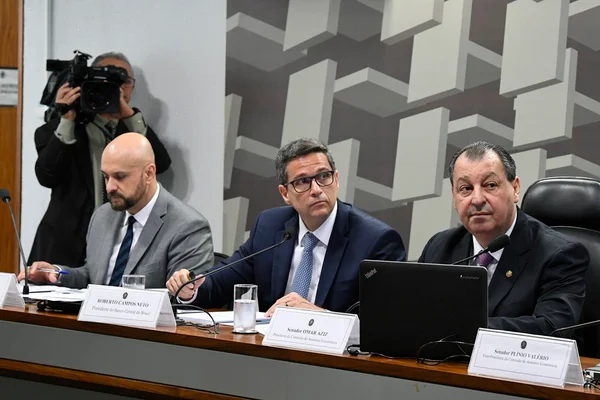 Campos Neto diz que economia deve acelerar com liberação do FGTS e PIS