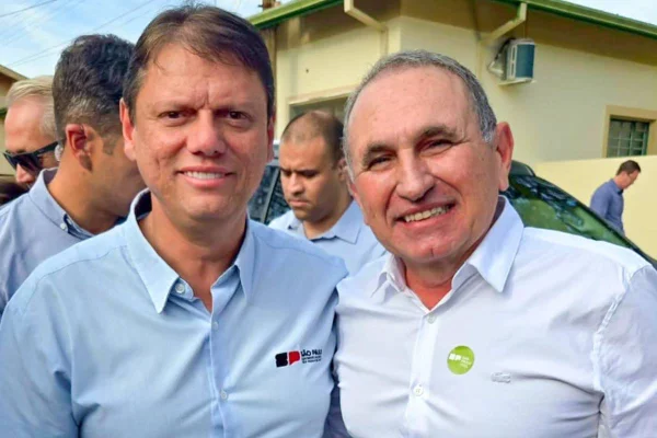 Ex-hater de Tarcísio: quem é o suplente de André do Prado após saída de Eduardo - destaque galeria