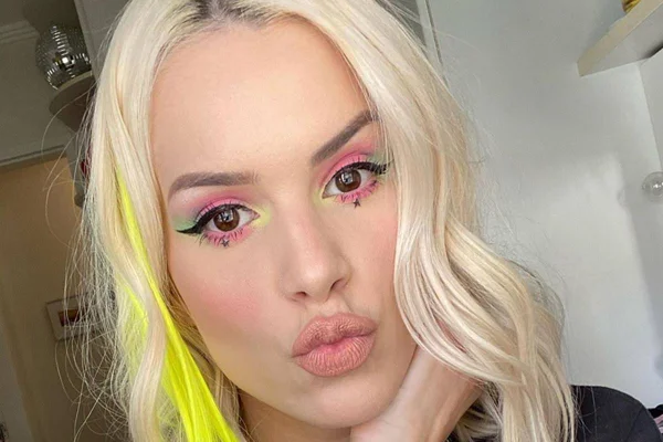 Após sofrer boicote musical pelo ex, Francinne se lança no K-pop