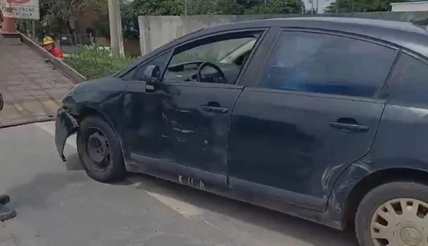 imagem colorida bancario resgatado carro lixo goias