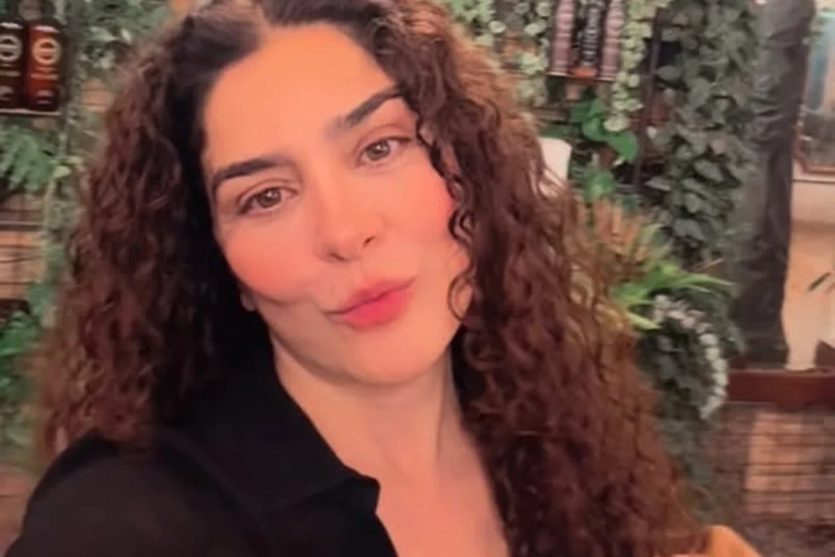 Leticia Sabatella posa no salão de beleza Leticia Sabatella posa no salão de beleza