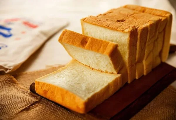 Foto colorida ilustrativa de pão de forma fatiado pães de forma - Metrópoles