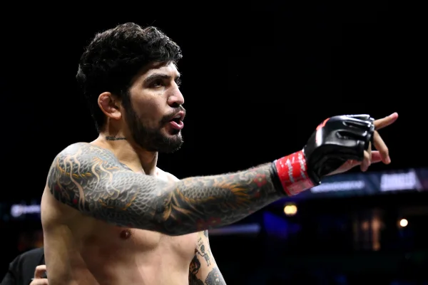 Imagem colorida de Dillon Danis
