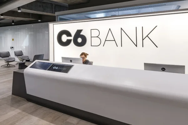 Imagem colorida da Sede do C6 Bank, em São Paulo