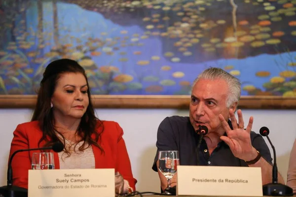 Temer assina dois decretos e uma MP para conter crise migratória em RR