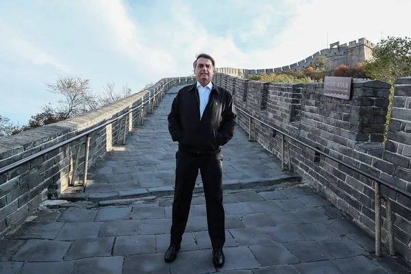 “Greenpeace só nos atrapalha”, ataca Bolsonaro na China