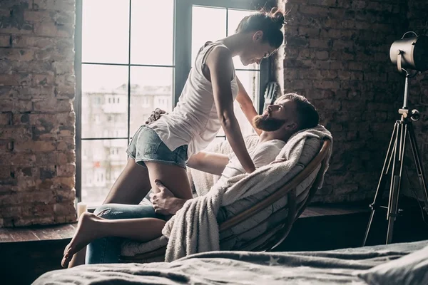 Sexóloga dá nove dicas para sair da rotina e animar a vida sexual