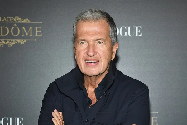 Vogue e Burberry banem Mario Testino após acusações de assédio