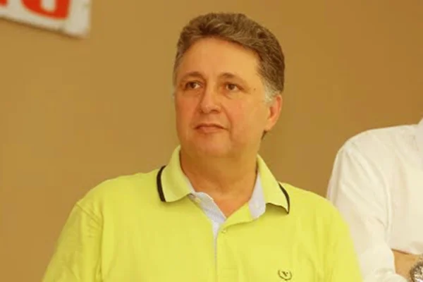 imagem colorida de anthony garotinho