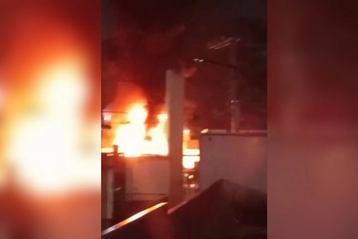 Incêndio atinge residência em São Paulo com 10 viaturas mobilizadas