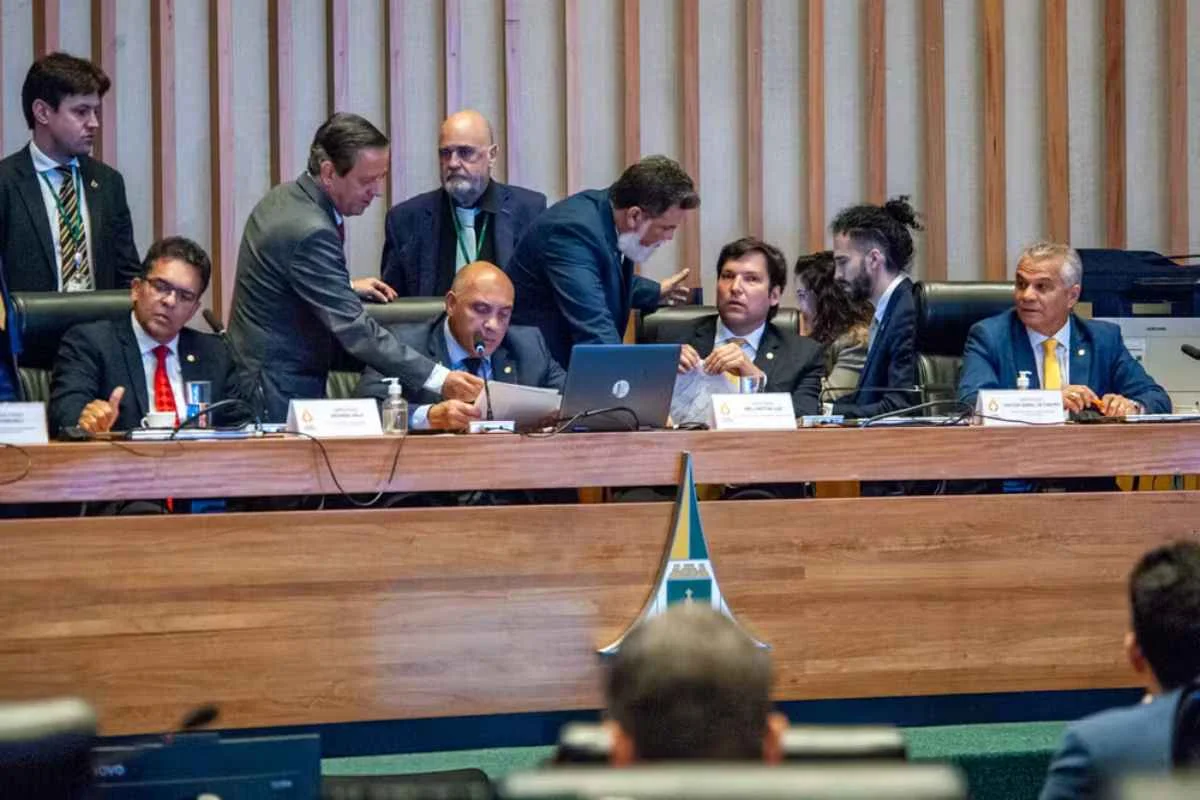 Entenda: Mesa Diretora obtém apoio para projeto que permite nova reeleição na CLDF