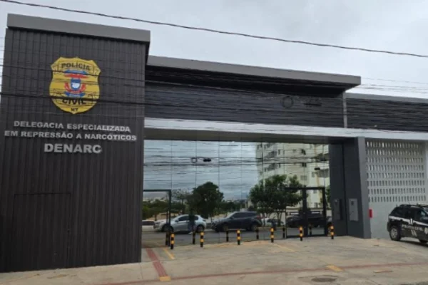 Imagem colorida, foto da Delegacia Especializada em Repressão a Narcóticos, em MT- Metrópoles