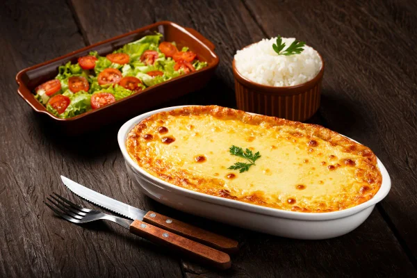 Escondidinho de linguiça