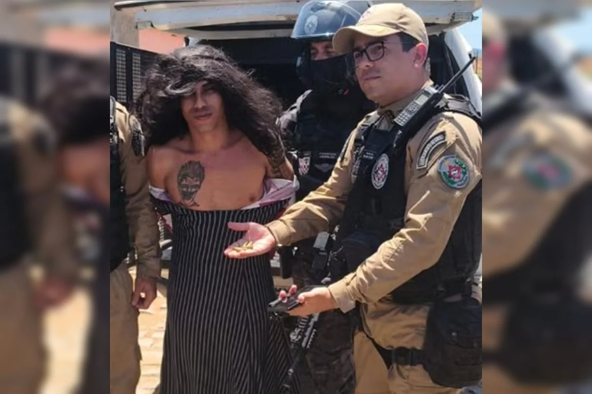 Serial Killer preso com peruca e vestido diz ter matado 80 pessoas Serial Killer preso com peruca e vestido diz ter matado 80 pessoas