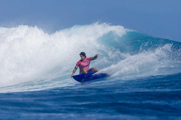 Foto colorida - Gabriel Medina nas disputas de surfe das Olímpiadas de Paris 2024