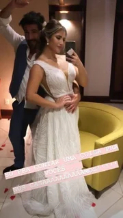Sandro Pedroso e Jéssica Costa fazem selfie após trocarem alianças Sandro Pedroso e Jéssica Costa fazem selfie após trocarem alianças