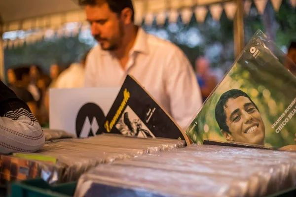 Feira de Vinil do Conic se firma como atração turística de Brasília