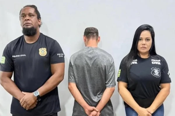 Homem é preso por ameaçar e intimidar mãe e irmã com faca em casa