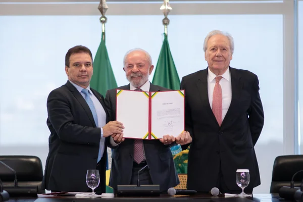 Presidente Lula deu posse ao novo ministro da Justiça e Segurança Pública, Wellington César Lima e Silvano Palácio do Planalto, em Brasília, Ricardo Lewandowski metrópoles