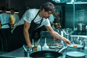 Rafa Vitti interpreta um chef de cozinha em ascensão que descobre uma doença grave 