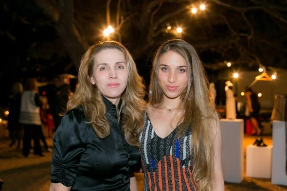 Barbara e Isabela Manieiro Barbara e Isabela Manieiro