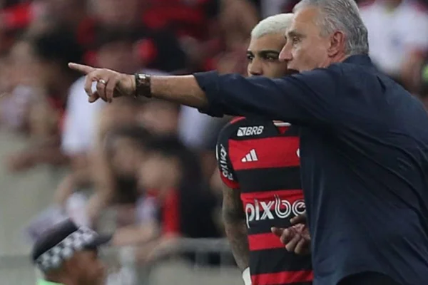 Gabigol em campo pelo Flamengo com Tite no comando