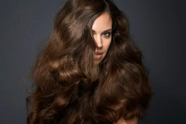 Mulher cabelo grande