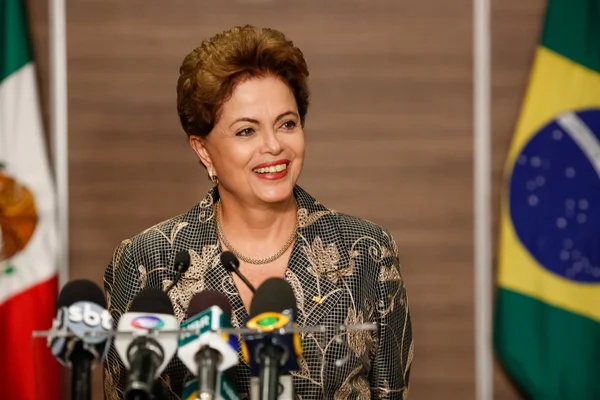 Em crise, PT contrata ‘novo’ marqueteiro