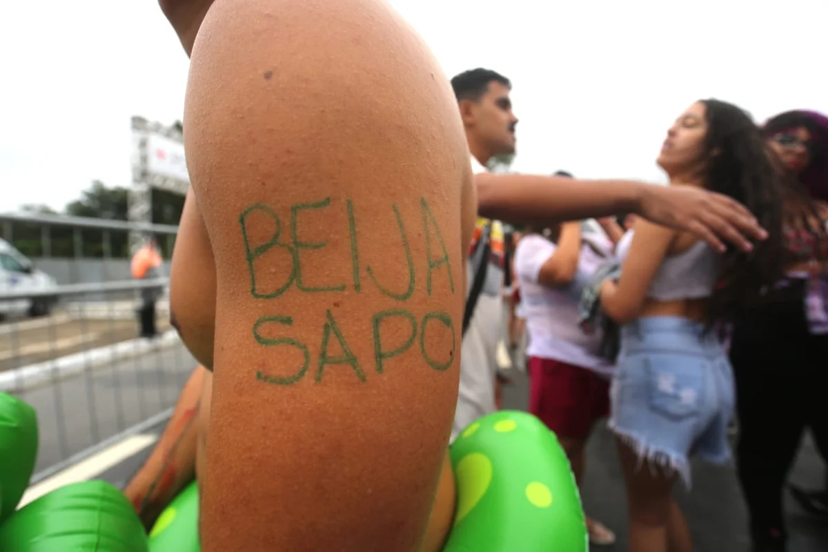 Após temporal, foliões voltam a se divertir no centro de São Paulo: fotos - imagem 14 Após temporal, foliões voltam a se divertir no centro de São Paulo: fotos - imagem 14