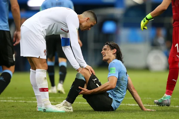 Lesionado, Cavani faz fisioterapia e desfalca treino do Uruguai