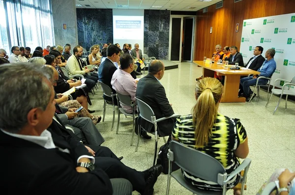 Administradores e secretários discutem ação de combate ao Aedes aegypti