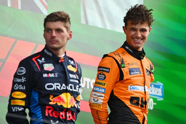 Imagem colorida de Lando Norris e Max Verstappen - Metrópoles
