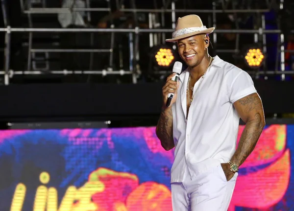 Léo Santana anuncia que não vai desfilar no Carnaval de 2022
